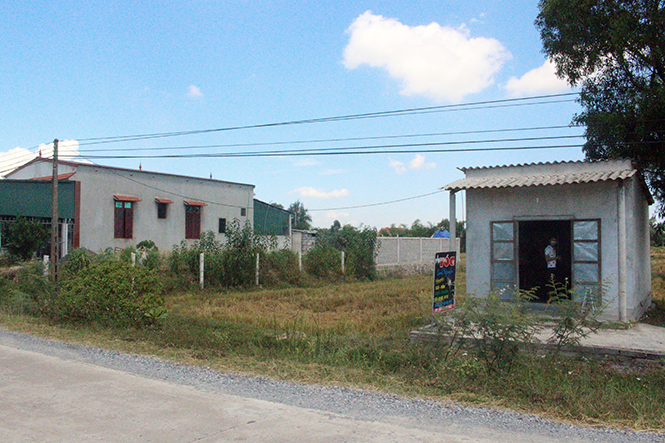 Diện tích sân bóng cho trẻ em người dân tự nguyện hiến đất đã bị UBND xã Tân Ninh bán làm đất ở.