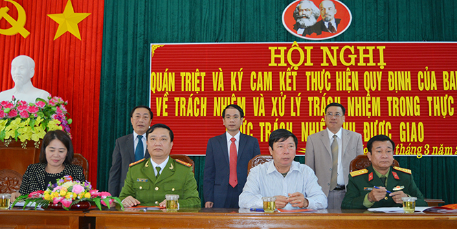 Huyện ủy Quảng Ninh tổ chức quán triệt và ký cam kết thực hiện Quy định số 01-QĐ/TU.