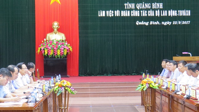 Bộ trưởng Đào Ngọc Dung và Đoàn công tác Bộ Lao động - Thương binh - Xã hội làm việc với tỉnh Quảng Bình