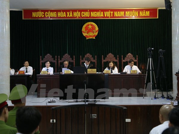 Hội đồng xét xử. (Ảnh: Nguyễn Cúc/Vietnam+)