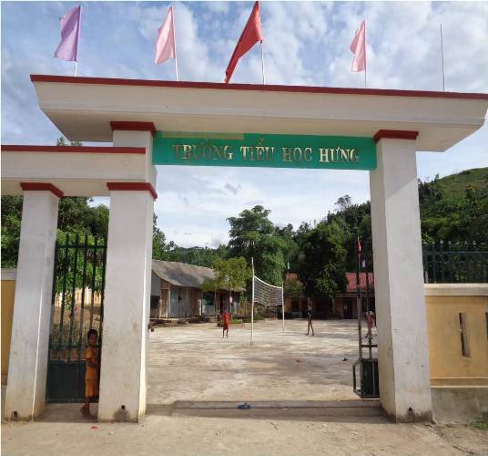 Gia đình chị Hồ Thị Thanh đã hiến 1000m2 đất để mở rộng Trường tiểu học bản Hưng.