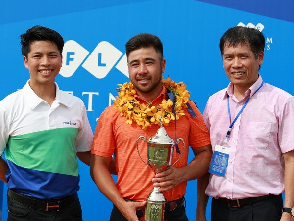 Golf thủ Andy Chu Minh Đức trở thành nhà vô địch chuyên nghiệp đầu tiên của Việt Nam. (Ảnh: Ban tổ chức cung cấp)