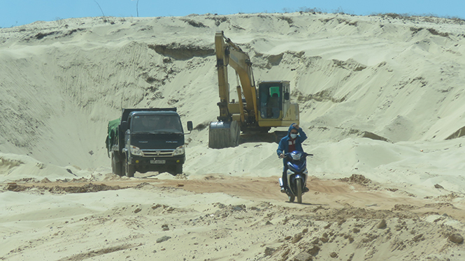 Vấn đề khai thác cát san lấp trên địa bàn huyện Quảng Ninh được dư luận phản ánh là có nhiều vi phạm cần được thanh tra, kiểm tra thường xuyên để phát hiện kịp thời và xử lý nghiêm.