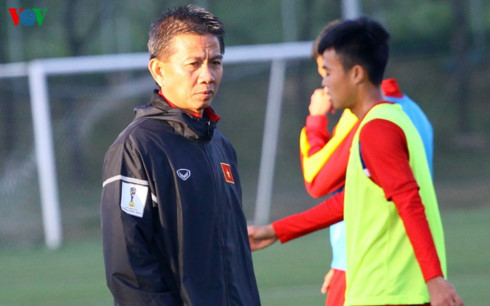 HLV Hoàng Anh Tuấn tiết lộ U19 Việt Nam vừa có thêm chuyên gia huấn luyện thủ môn đến từ Arsenal. (Ảnh: Vy Vũ)