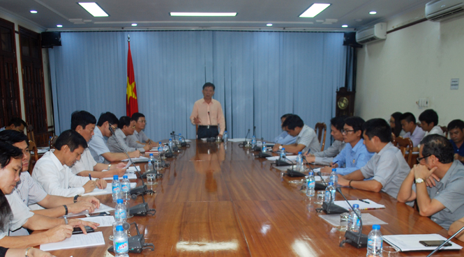 Đồng chí Nguyễn Hữu Hoài, Phó Bí thư Tỉnh ủy, Chủ tịch UBND tỉnh phát biểu chỉ đạo hội nghị.