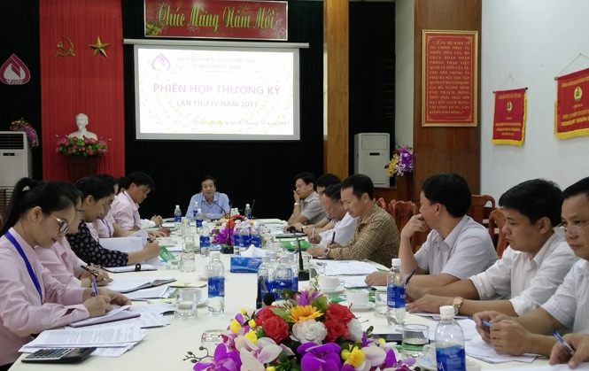 Đồng chí Nguyễn Xuân Quang, Ủy viên Ban Thường vụ Tỉnh ủy, Phó Chủ tịch Thường trực UBND tỉnh chủ trì phiên họp.