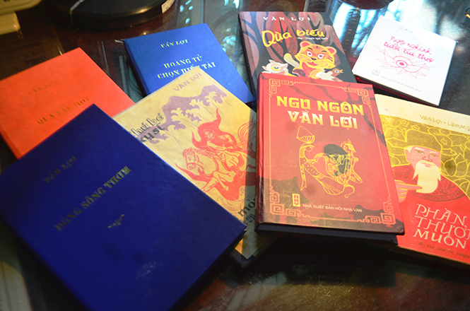 Nhà thơ Văn Lợi đã xuất bản nhiều tập thơ, truyện ngụ ngôn viết cho thiếu nhi.