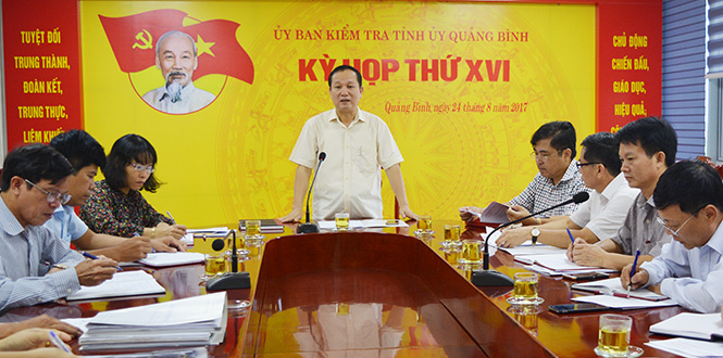 Đồng chí Chủ nhiệm Ủy ban Kiểm tra Tỉnh ủy Đinh Công Hải phát biểu tại kỳ họp thứ XVI.