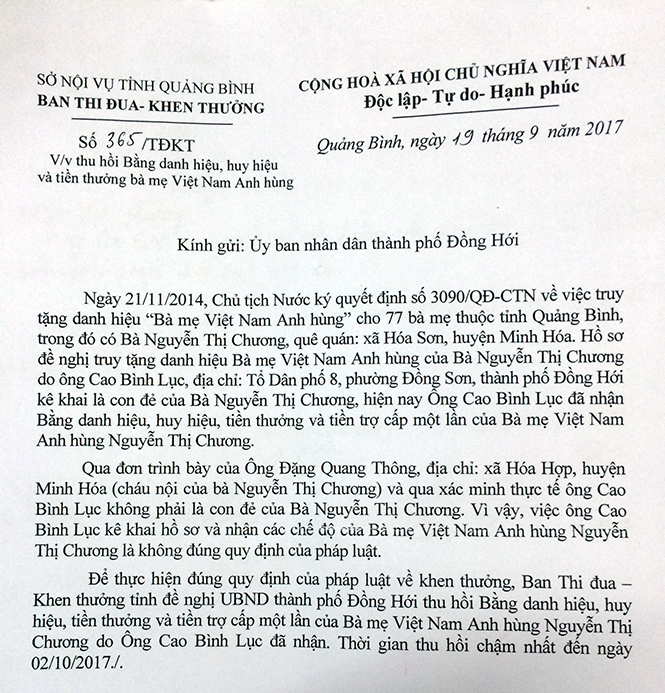 Công văn của Ban Thi đua-Khen thưởng tỉnh đề nghị UBND thành phố Đồng Hới thu hồi bằng danh hiệu, huy hiệu và tiền thưởng Bà mẹ Việt Nam anh hùng mà ông Cao Bình Lục đã nhận, do không đúng quy định của pháp luật.