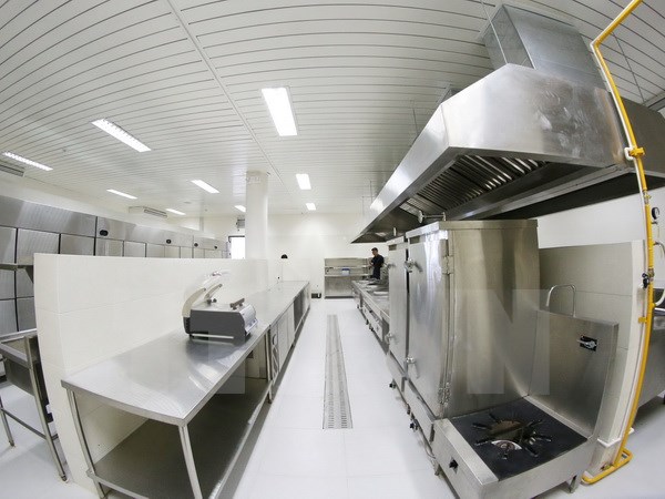  Hệ thống nhà bếp với không gian ẩm thực dành cho các nền kinh tế đã được lắp đặt hoàn thành. (Ảnh: Trần Lê Lâm/TTXVN)