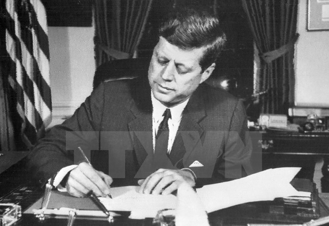 Tổng thống John Fitzgerald Kennedy tại Nhà Trắng ở thủ đô Washington, Mỹ ngày 24-10-1962. (Nguồn: AFP/TTXVN)