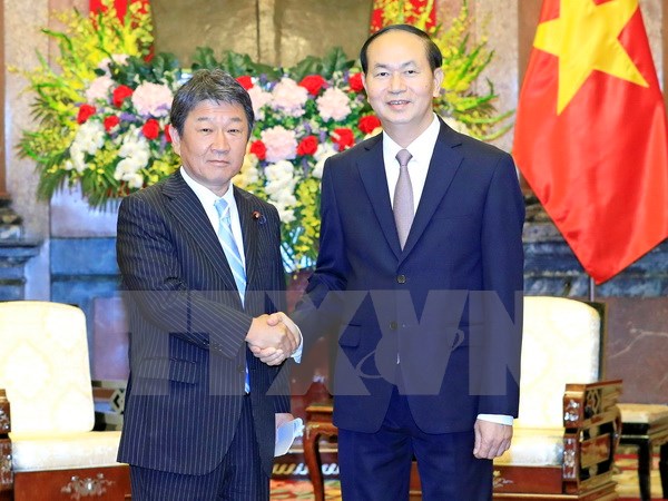 Chủ tịch nước Trần Đại Quang tiếp Bộ trưởng Tái thiết kinh tế Nhật Bản Toshimitsu Motegi. (Ảnh: Nhan Sáng/TTXVN)