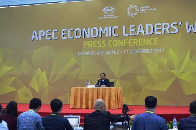 Thứ trưởng thường trực Bộ Ngoại giao, Chủ tịch CSOM Vệt Nam chủ trì buổi họp báo