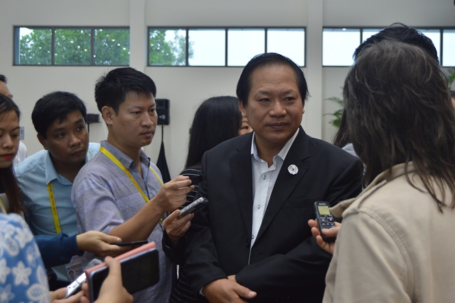 Bộ trưởng Thông tin và Truyền thông Trương Minh Tuấn đến thăm Trung tâm báo chí quốc tế Đà Nẵng và trả lời một số câu hỏi của phóng viên
