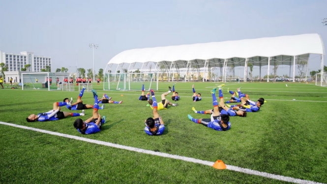  Buổi tập của cầu thủ trẻ PVF tại Trung tâm đào tạo bóng đá trẻ Hưng Yên. Ảnh: VĂN CHUNG