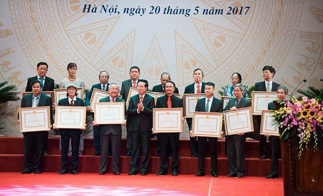 Nhạc sĩ Hoàng Sông Hương được tặng Giải thưởng Nhà nước năm 2016.