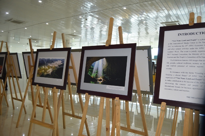 Hình ảnh hang Sơn Đoòng trưng bày tại Trung tâm báo chí quốc tế 