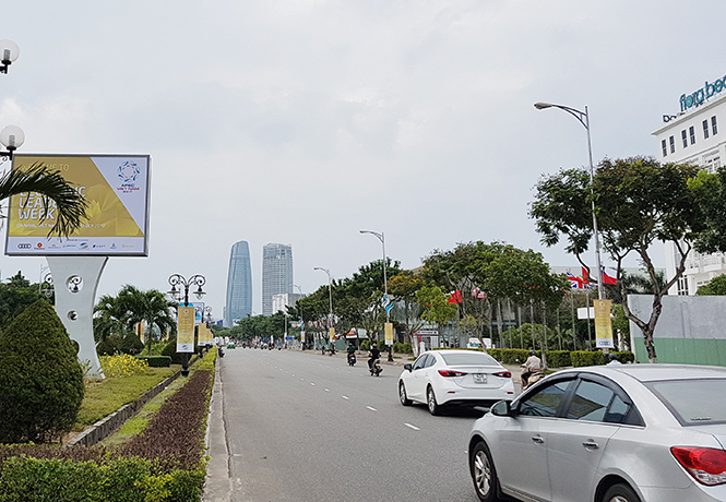 Đường phố Đà Nẵng rực rỡ chào đón APEC.