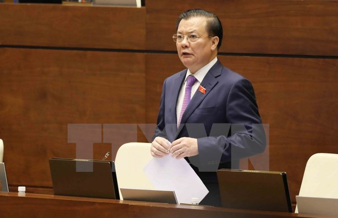 Bộ trưởng Tài chính Đinh Tiến Dũng trả lời chất vấn của đại biểu Quốc hội, sáng 16-11. (Ảnh: Phương Hoa/TTXVN)