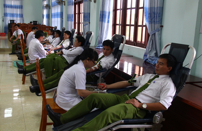  Cán bộ, chiến sỹ, đoàn viên thanh niên Trại giam Đồng Sơn tích cực tham gia hiến máu tình nguyện