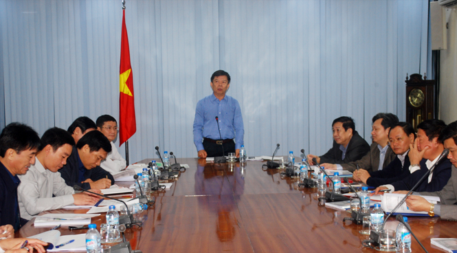 Đồng chí Nguyễn Hữu Hoài, Phó Bí thư Tỉnh ủy, Chủ tịch UBND tỉnh phát biểu kết luận cuộc họp.