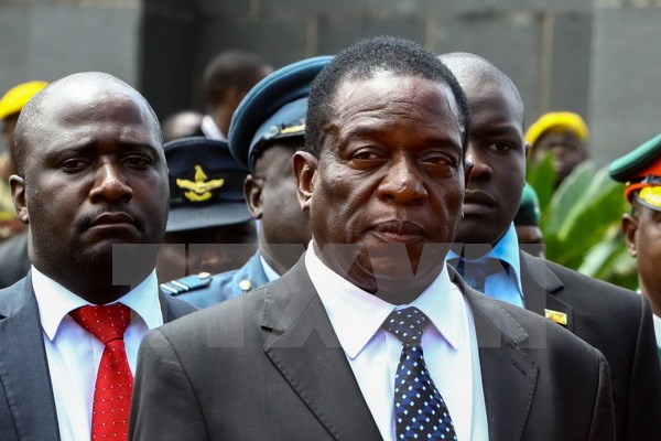 Ông Emmerson Mnangagwa (giữa) trong một sự kiện tại Harare, Zimbabwe ngày 7-1. (Nguồn: AFP/TTXVN)