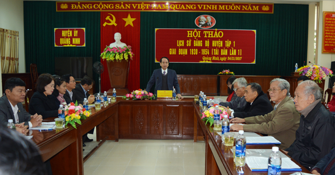 Đồng chí Bí thư Huyện ủy Quảng Ninh Phan Mạnh Hùng kết luận tại buổi hội thảo.