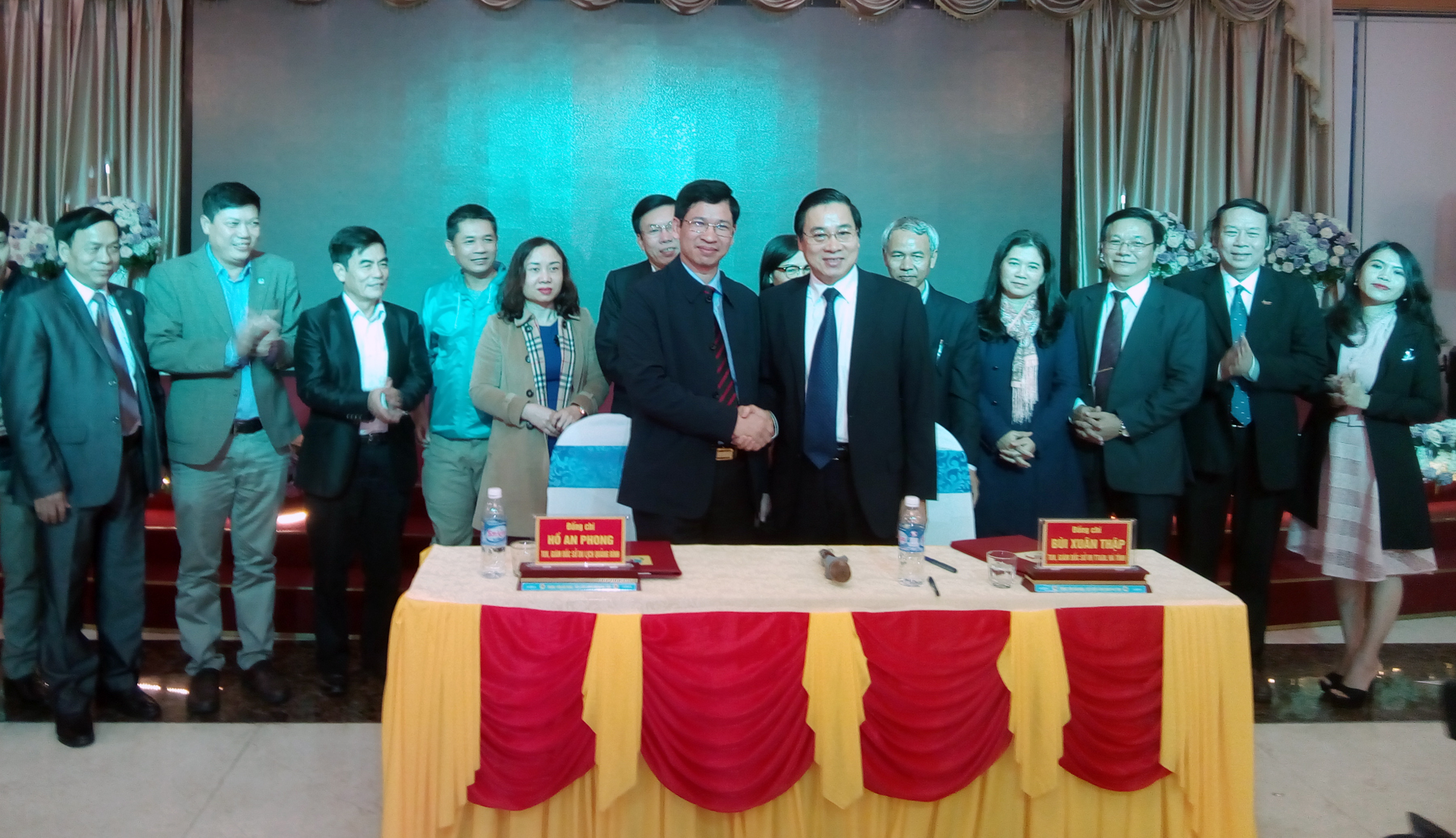 Đại diện lãnh đạo Sở Du lịch Quảng Bình và Sở Văn hóa, Thể thao và Du lịch Hà Tĩnh ký kết biên bản hợp tác phát triển du lịch.