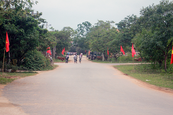  Đường liên thôn xanh- sạch- đẹp của tổ dân phố Phú Quý.