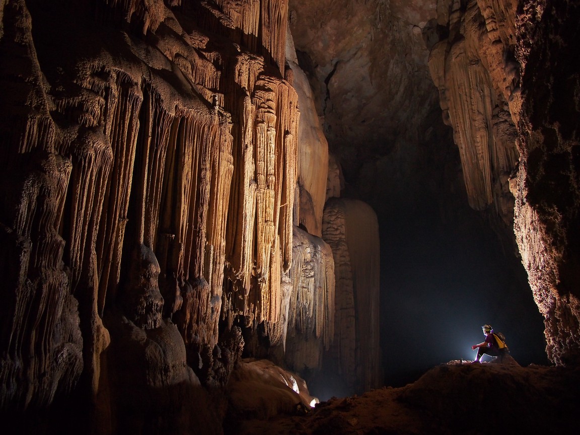 Hang Hòa Hương, một hang động mới được Hiệp hội hang động Hoàng gia Anh công bố vào năm 2016. Hang này không nằm trong số 58 hang động mới mà các cán bộ VQG Phong Nha - Kẻ Bàng vừa phát hiện
