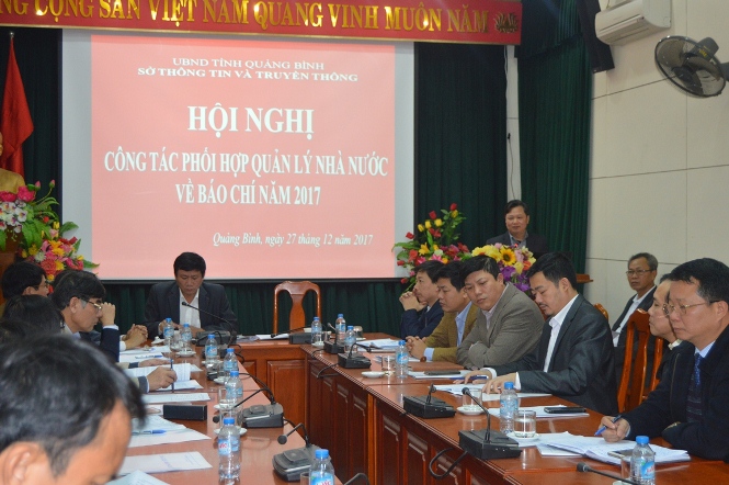 Đồng chí Phó Chủ tịch UBND tỉnh Nguyễn Tiến Hoàng phát biểu chỉ đạo tại hội nghị