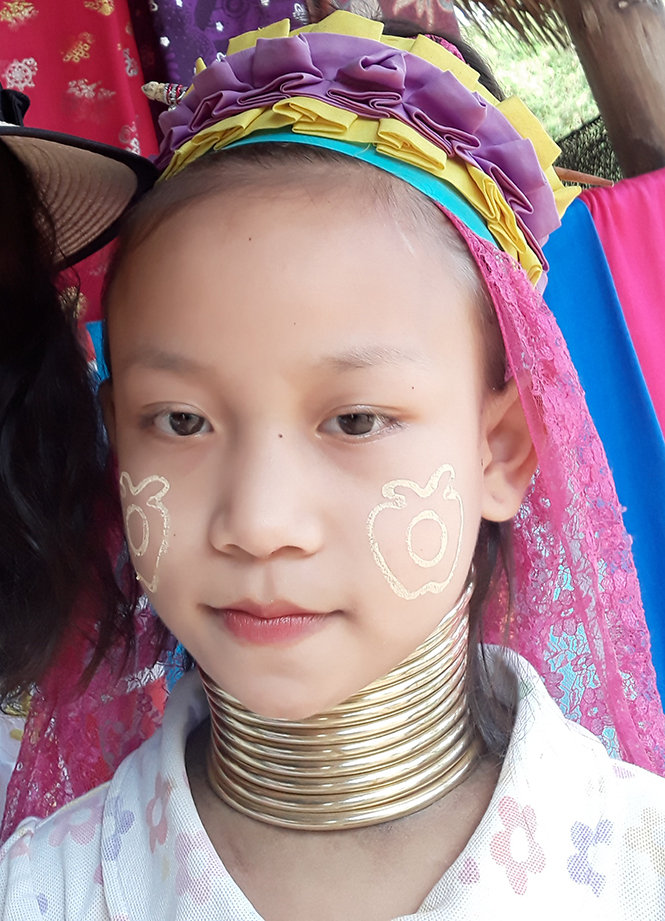 Thiếu nữ làng cổ dài Ka Ren, Chiang Rai.