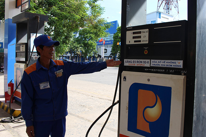 Cửa hàng xăng dầu Trung tâm Đồng Hới nghiêm túc triển khai việc bán xăng E5 RON 92.