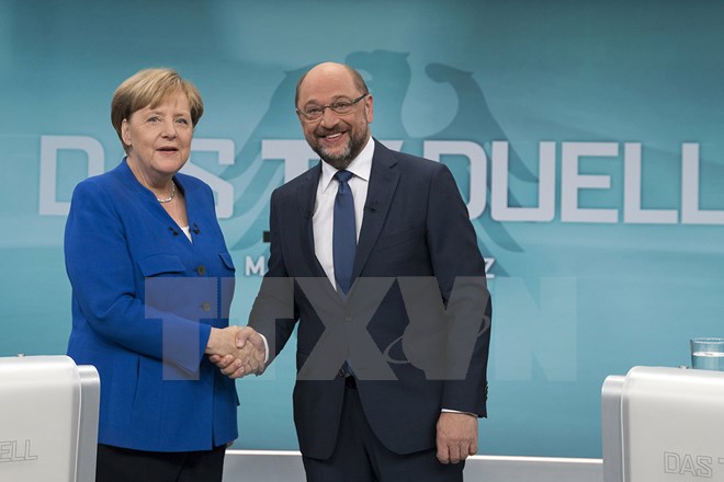 Chủ tịch đảng CDU-Thủ tướng Angela Merkel (trái) và Chủ tịch đảng SPD Martin Schulz. (Nguồn: EPA/TTXVN)