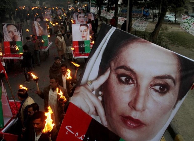 Người dân tưởng nhớ cựu Thủ tướng Pakistan Benazir Bhutto. (Nguồn: outlookindia)