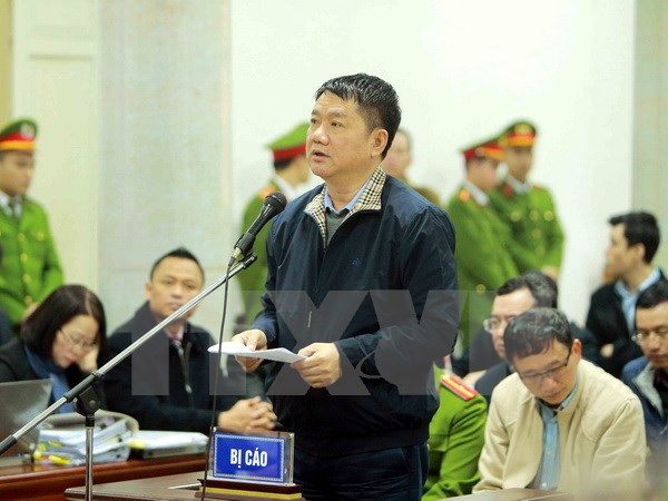 Bị cáo Đinh La Thăng nói lời xin lỗi Đảng, Nhà nước, nhân dân tại phiên xét xử ngày 17-1. (Ảnh: TTXVN)