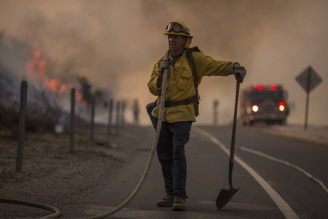 Trời nóng đã làm gia tăng số vụ cháy rừng ở California (Mỹ), Bồ Đào Nha và Chile trong năm 2017 - Ảnh: GETTY IMAGES