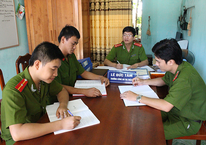 Công an thị trấn Kiến Giang triển khai kế hoạch ra quân tấn công, trấn áp tội phạm dịp Tết Nguyên đán Mậu Tuất 2018.