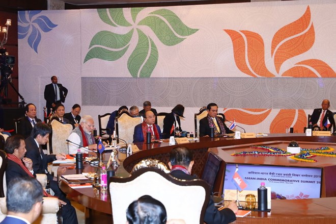 Thủ tướng Nguyễn Xuân Phúc dự và phát biểu tại Phiên họp toàn thể giữa các nhà lãnh đạo ASEAN và Thủ tướng Ấn Độ. (Ảnh: Thống Nhất/TTXVN)