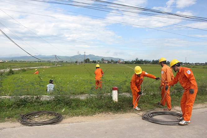 Ngành điện Quảng Bình nỗ lực nâng cấp hệ thống lưới điện phục vụ nhân dân  trong dịp Tết Nguyên đán Mậu Tuất 2018.