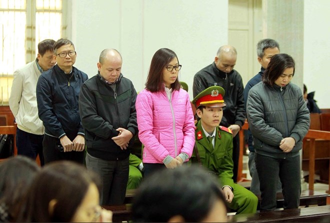 Bị cáo Trịnh Xuân Thanh và các đồng phạm nghe tòa tuyên án. (Ảnh: An Đăng/TTXVN)  