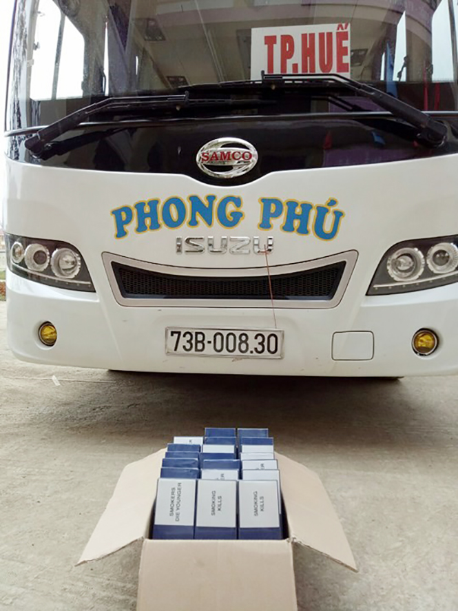 Một vụ vận chuyển thuốc lá lậu không có giấy tờ hợp pháp trên địa bàn huyện Minh Hóa.