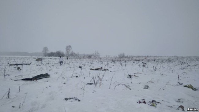 Các mảnh vỡ của chiếc máy bay An-148 được tìm thấy tại khu vực Ramenskoye sau vụ tai nạn. (Nguồn: The Telegraph News/TTXVN)