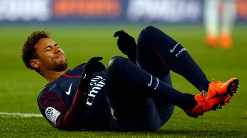  Neymar chấn thương nghỉ 3 tuần, lỡ đại chiến với Real (Ảnh: Getty).