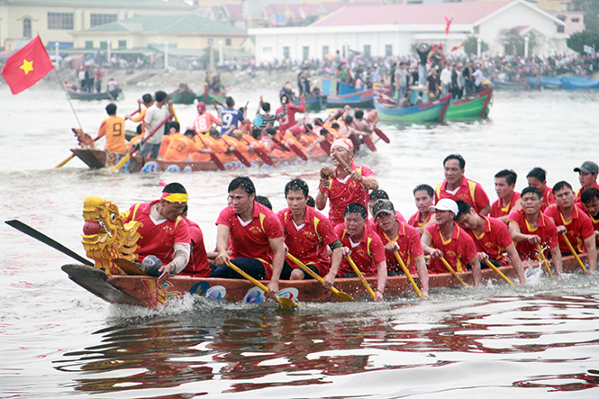 Lễ hội đua thuyền truyền thống ở Lý Hòa được bảo tồn và phát triển, góp phần đa dạng hóa các sản phẩm du lịch của Bố Trạch.