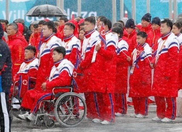Phái đoàn Triều Tiên tới tham dự Paralympic PyeongChang 2018 tại lễ đón ở làng vận động viên PyeongChang, Hàn Quốc ngày 8-3. (Nguồn: Kyodo/TTXVN)