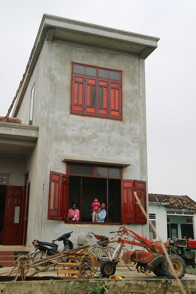 Nhiều hộ dân vùng thấp ven sông Gianh được hỗ trợ vốn tín dụng xây dựng nhà ở tránh lũ.