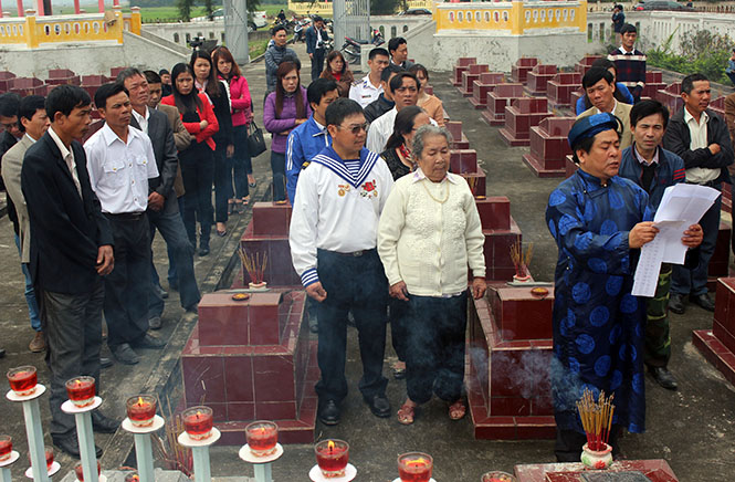 Lễ tri ân các anh hùng liệt sỹ Gạc Ma hàng năm vẫn được tổ chức trang trọng trước phần mộ liệt sỹ Trần Văn Phương ở nghĩa trang liệt sỹ phường Quảng Phúc.