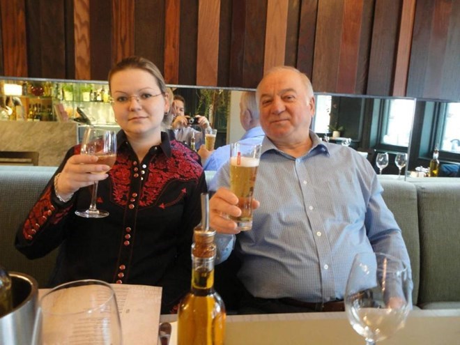 Cựu đại tá tình báo Nga Sergey Skripal và con gái Yulia. (Nguồn: thesun.co.uk)