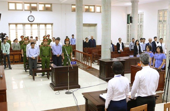 Bị cáo Đinh La Thăng cùng 6 đồng phạm trong vụ án nghe tòa tuyên án. (Ảnh: Doãn Tấn/TTXVN)